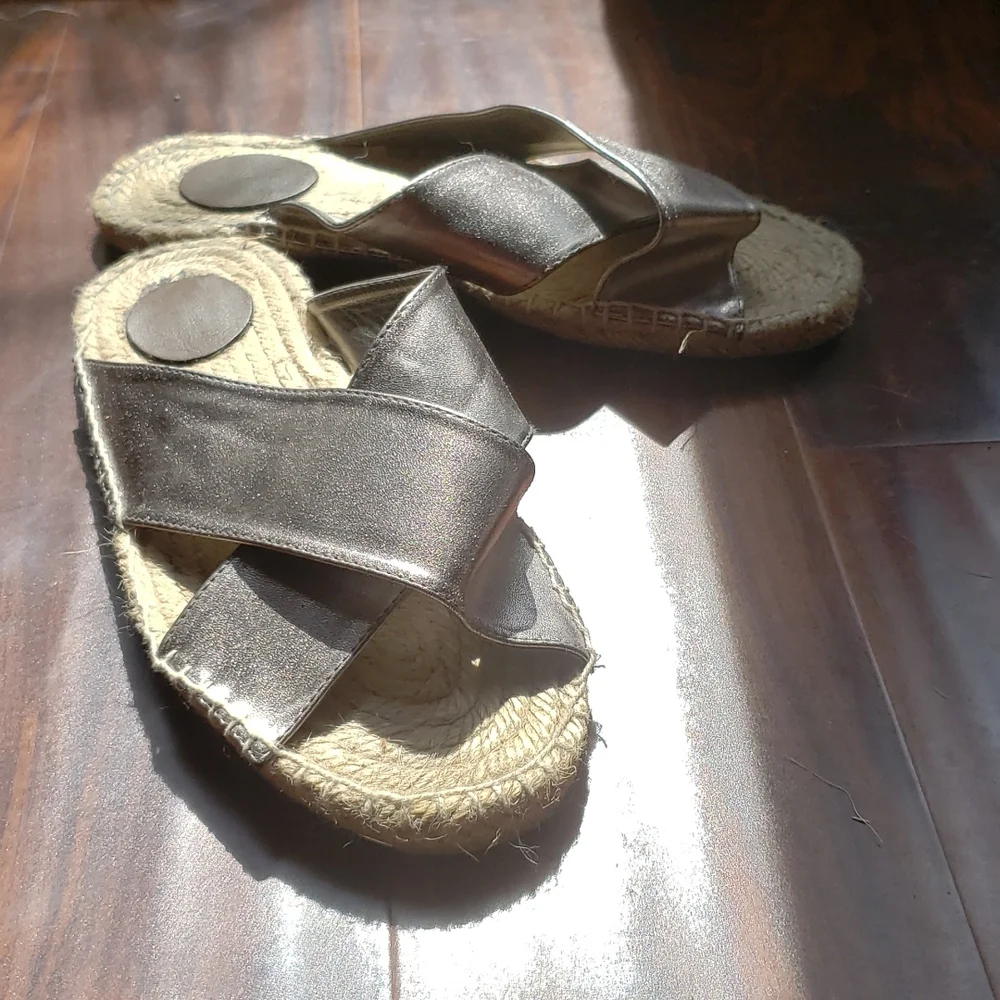 MUK LUKS pewter metallic espadrille.
